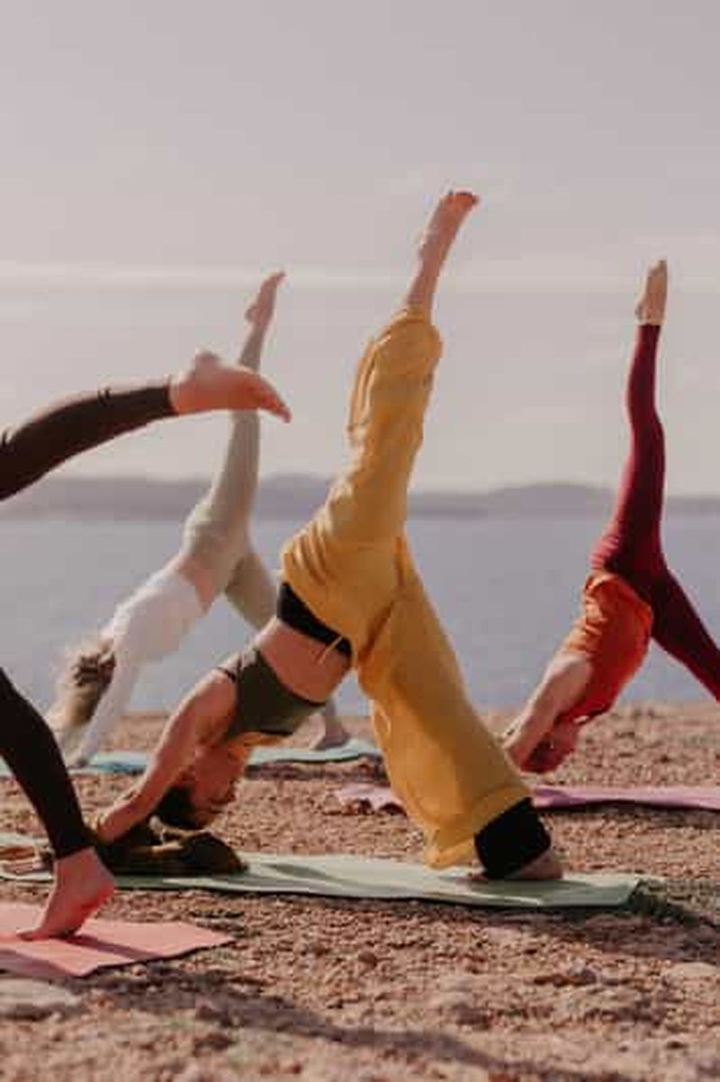 Billet Yoga et cava au coucher du soleil dans une crique secrète d'Ibiza
