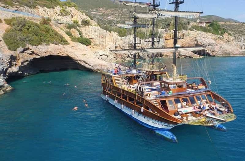 Billet Alanya : tour en catamaran avec plongée avec tuba et déjeuner
