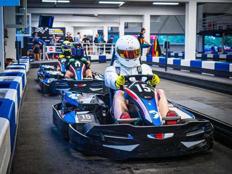 Billet Gdańsk : karting en intérieur (2 courses de 8 minutes)