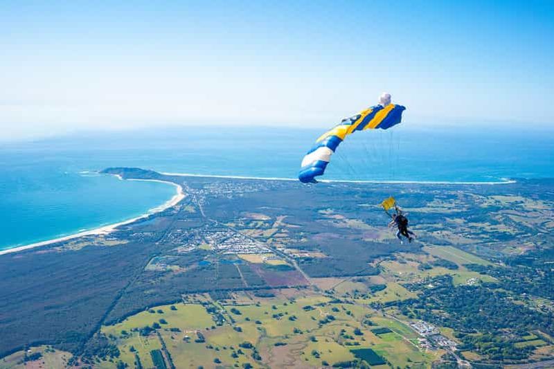 Billet Depuis la Gold Coast : Expérience de saut en parachute en tandem au-dessus de Byron Bay