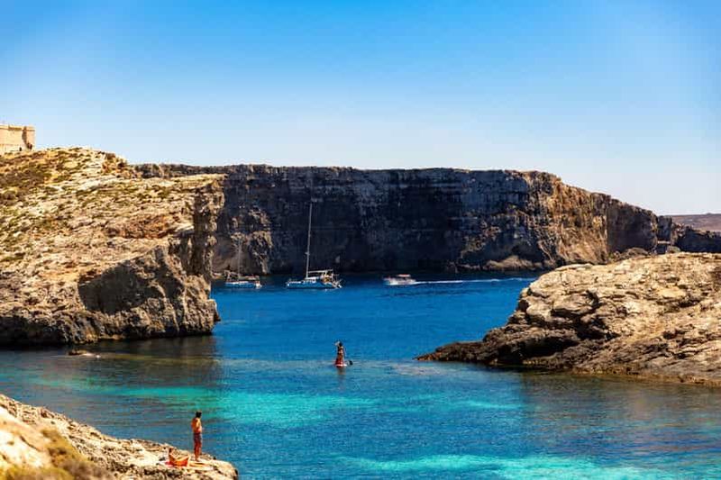 Billet Malte : sortie en bateau au lagon bleu de Comino, grottes marines et baignade