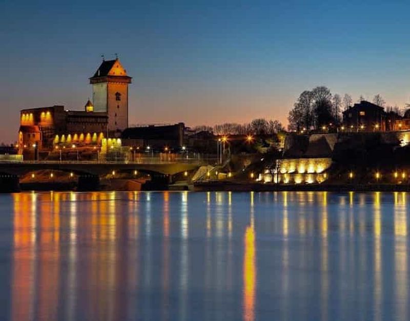 Billet Au départ de Tallinn : excursion d'une journée à Narva et « Vue sur la Russie ».