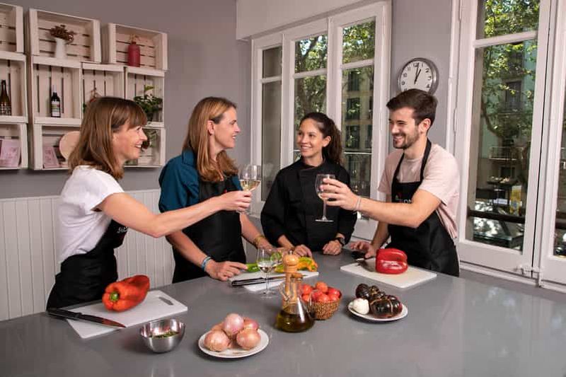 Billet Barcelone : Cours de cuisine de tapas et de paella de première qualité