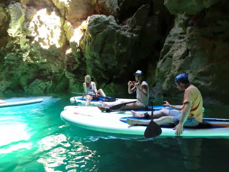 Billet Algarve : excursion en stand up paddle avec plongée en apnée dans les grottes d'Ingrina