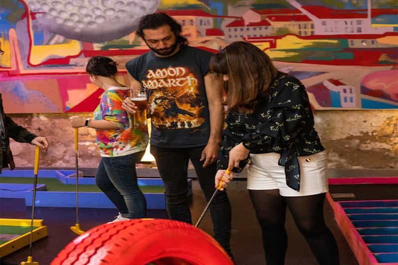 Billet Lisbonne : billet pour un minigolf intérieur de 18 trous avec espace bar