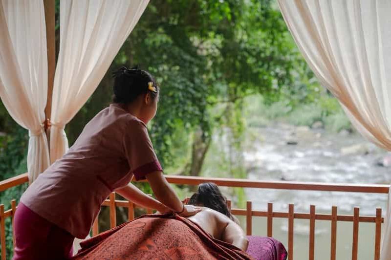 Billet Ubud : massage au bord de la rivière et bain aux fleurs à Ayusha Wellness