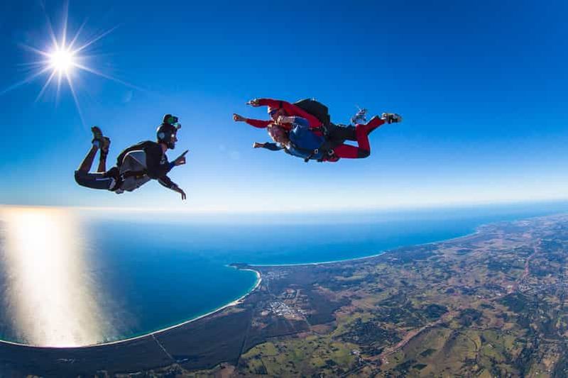 Billet Au départ de Brisbane : saut en parachute en tandem au-dessus de la baie de Byron