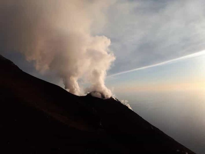 Billet Randonnée au coucher du soleil sur le volcan Stromboli