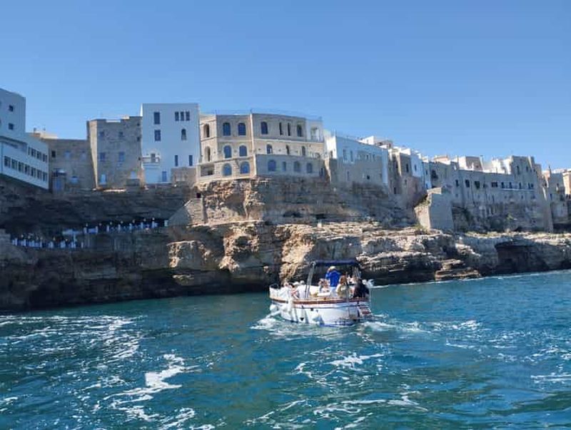 Billet Monopoli : tour en bateau de 2,5 heures vers les grottes de Polignano a Mare