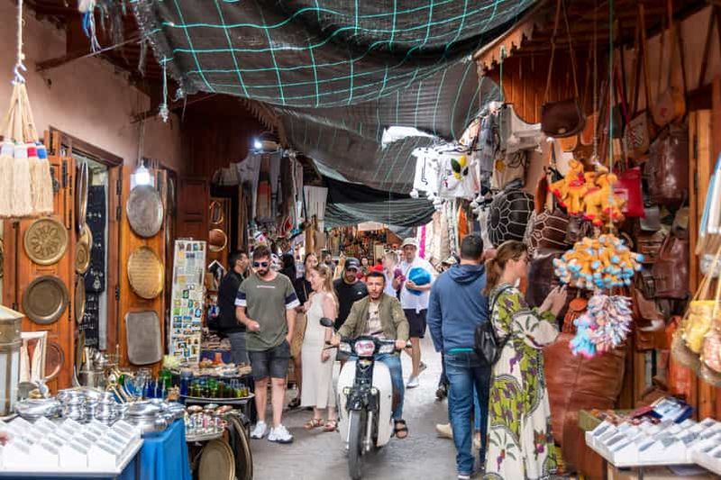 Billet Marrakech : visite guidée de la médina, des souks et des artisans avec thé à la menthe