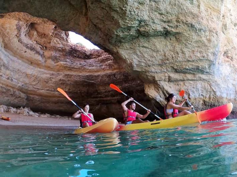 Billet Benagil : aventure en kayak dans les grottes de Benagil et plage de Marinha