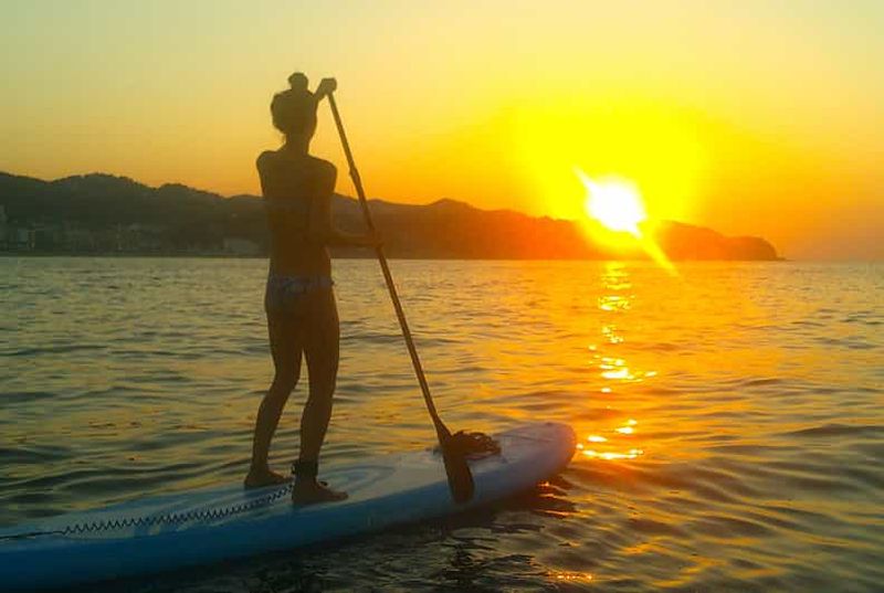 Billet Lloret de Mar : balade en paddleboard au lever du soleil avec un instructeur