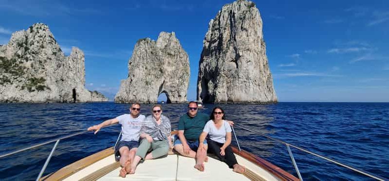 Billet Naples : sortie en bateau exclusive en petit groupe à Capri avec baignade