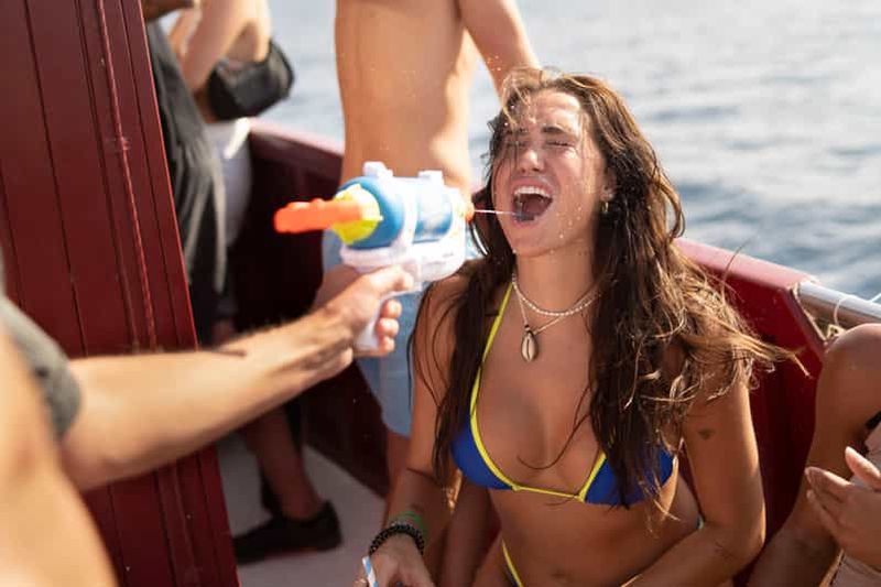 Billet Split : Sunset Boat Party avec DJ et baignade dans le lagon bleu