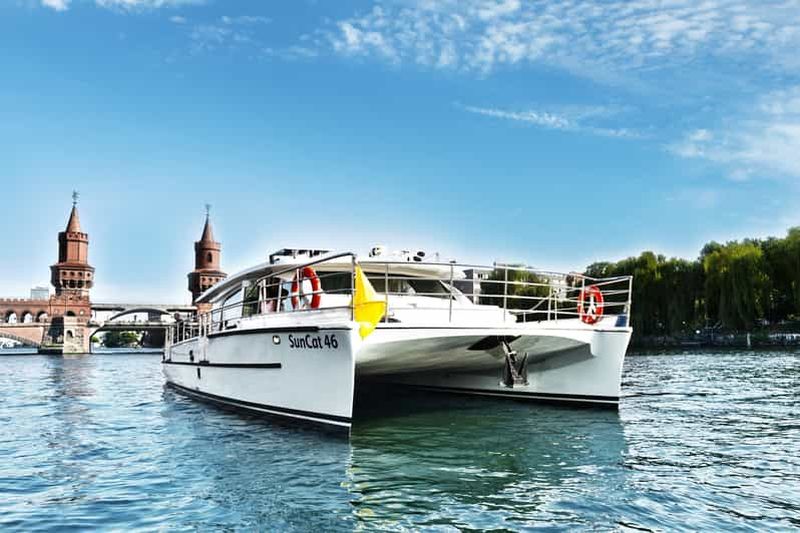 Billet Berlin : Tour en bateau exclusif sur un catamaran à énergie solaire
