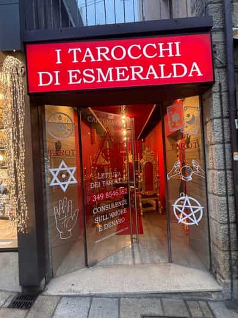 Billet Saint-Marin : Tarot avec la voyante Esmeralda de renommée mondiale