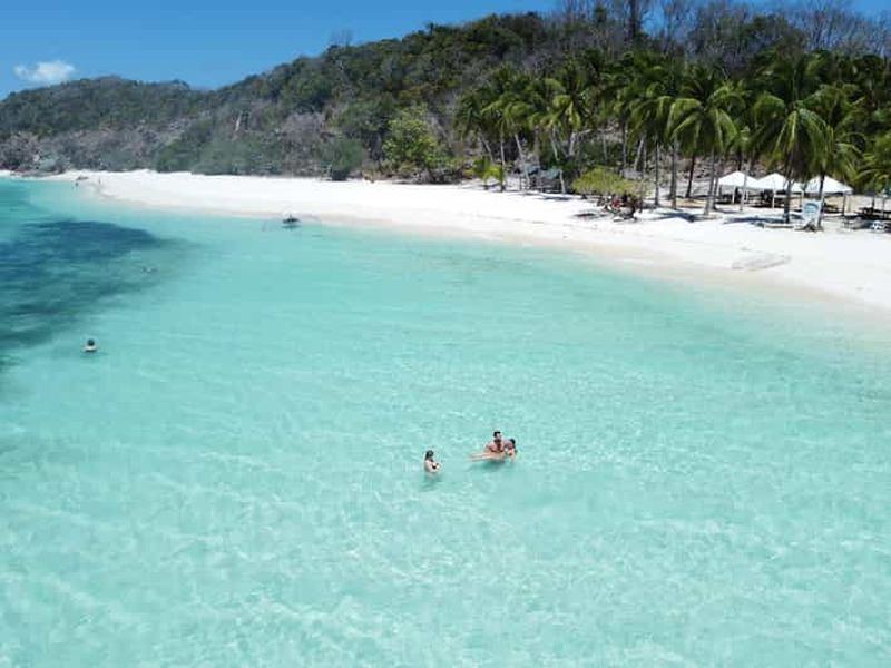 Billet Au départ de Coron Town : tour en bateau des plages et des îles avec déjeuner