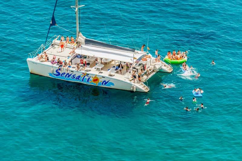Billet Barcelone : croisière festive en catamaran avec barbecue