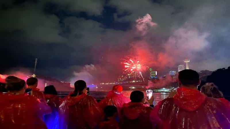 Billet Chutes du Niagara, Canada : visite de nuit premium avec bateau et dîner