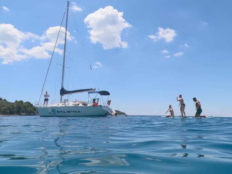 Billet Pula : demi-journée de navigation avec boissons, GoPro et SUP