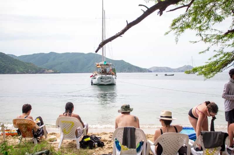 Billet Santa Marta : Excursion d'une journée en bateau à voile dans le parc Tayrona