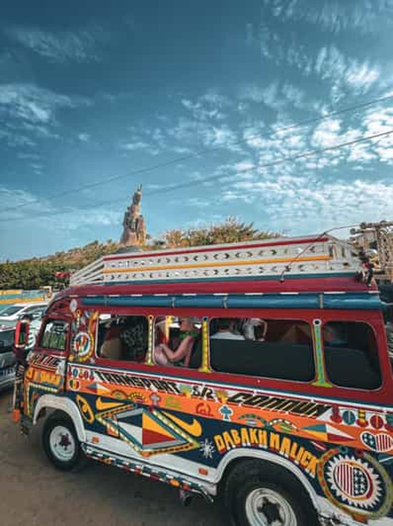 Billet Dakar Express : Explorez la Ville dans un Car Rapide Coloré