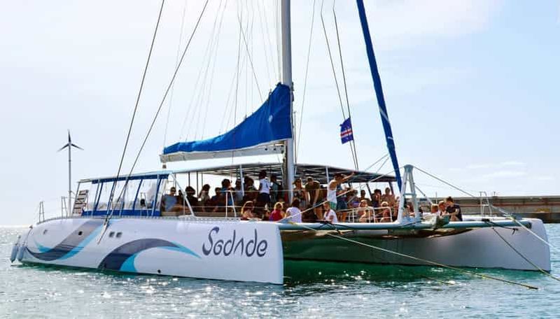 Billet Croisière en catamaran sur l'île de Sal avec boissons et snacks à volonté