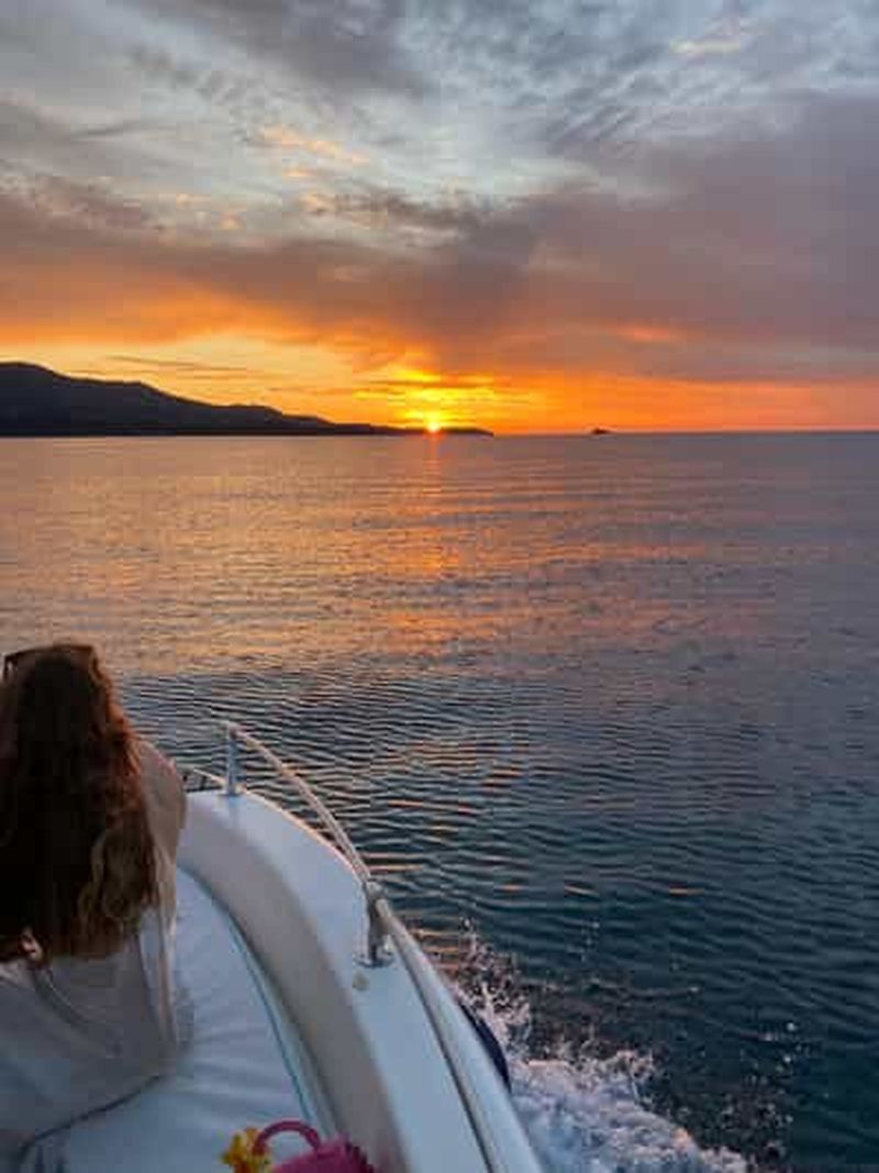 Billet Croisière au coucher du soleil vers les îles de Ksamil avec fruits et boissons