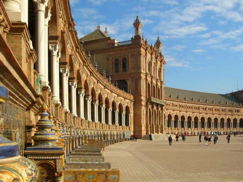 Billet Au départ de Malaga : excursion privée d'une journée à Séville, l'Alcazar et la cathédrale