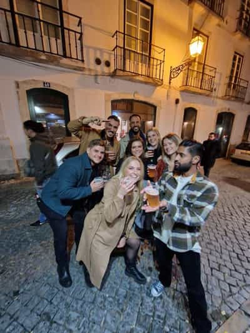 Billet Lisbonne : Visite de la vie nocturne du Bairro Alto avec boissons