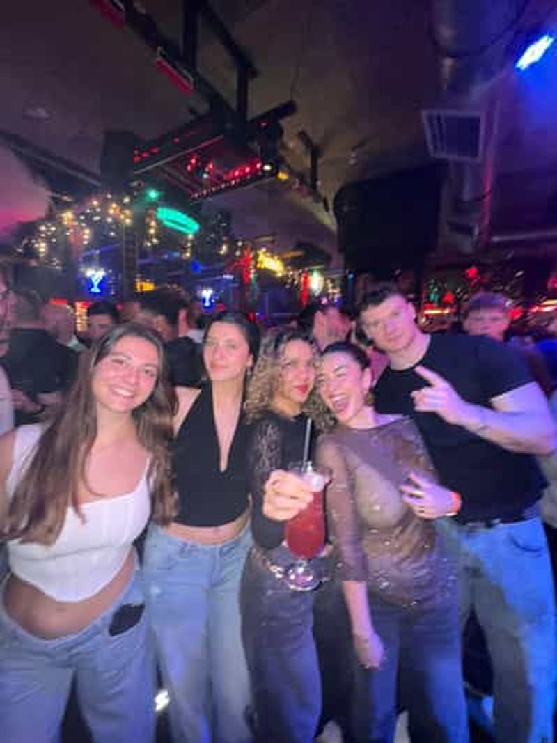 Billet Prague : tournée des bars avec entrée VIP, karaoké et shots de bienvenue