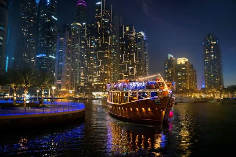Billet Dubaï : croisière de luxe en boutre avec dîner indien 5 étoiles