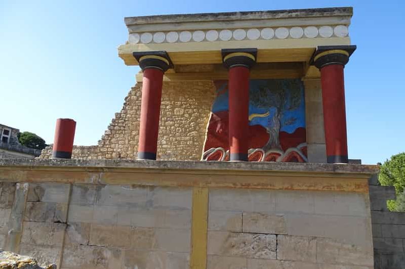 Billet Héraklion : visite privative du palais de Knossos, de la grotte de Zeus et du moulin à huile