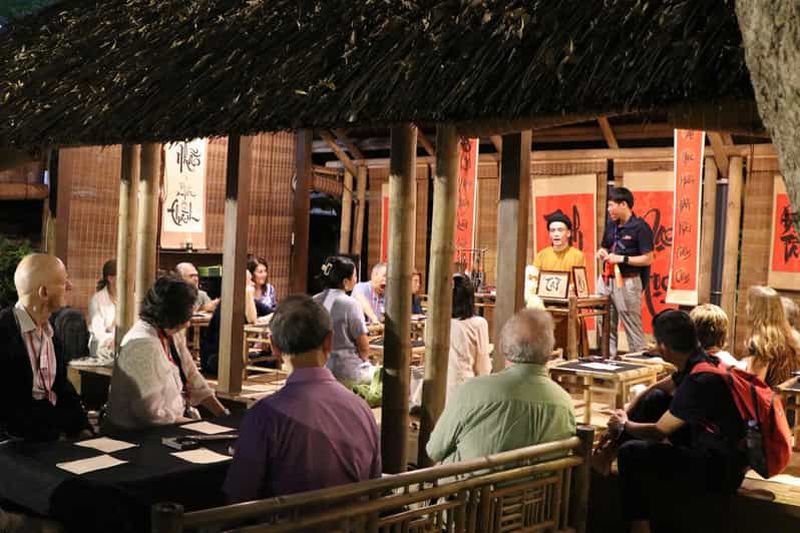 Billet Hanoï : visite de nuit du Temple de la Littérature Van Mieu avec spectacle 3D