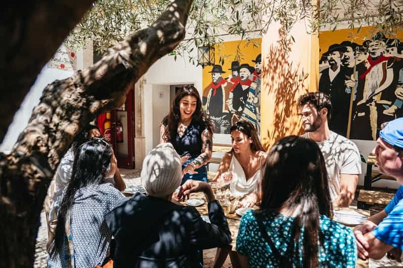 Billet Lisbonne : visite culinaire du quartier de Baixa avec dîner et boissons