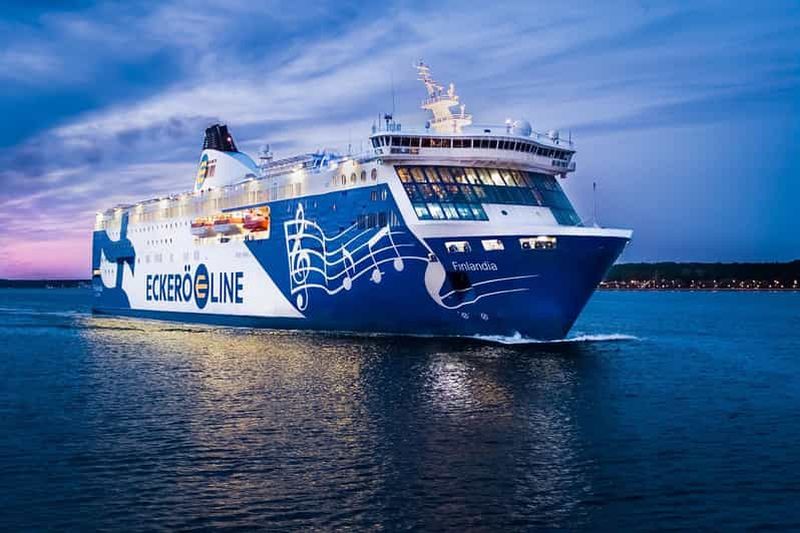 Billet Au départ de Tallinn : excursion VIP d'une journée à Helsinki en ferry et en voiture VIP