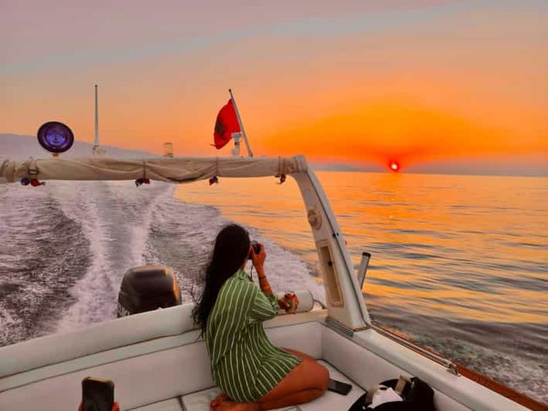 Billet Coucher de soleil et vin : expérience en hors-bord à la grotte de Haxhi Ali depuis Vlorë
