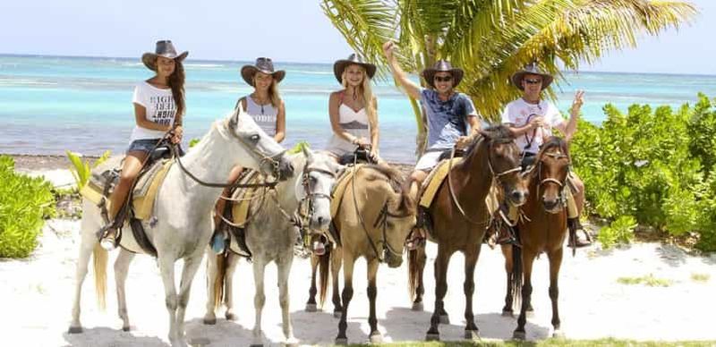 Billet Punta Cana : Randonnée à cheval sur des plages magnifiques