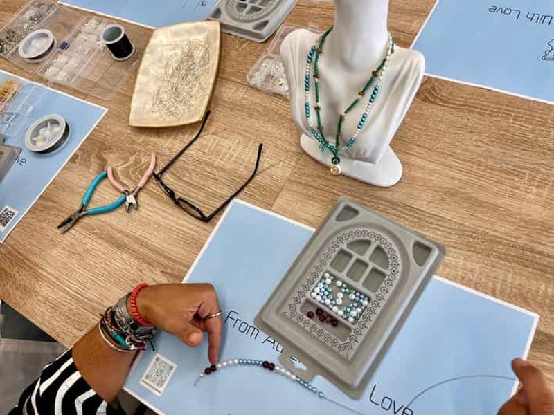 Billet Athènes : Atelier de fabrication de bijoux avec une créatrice locale