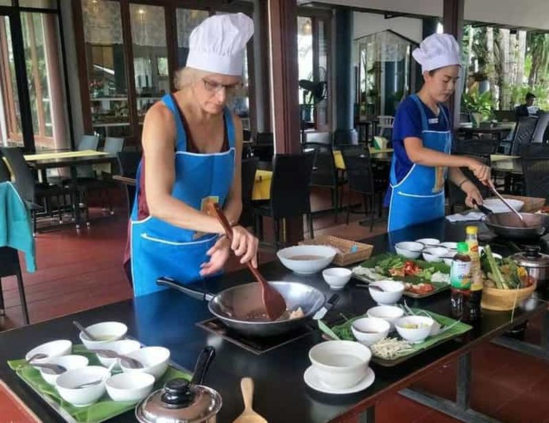 Billet Phuket : cours de cuisine thaïlandaise avec visite du marché local