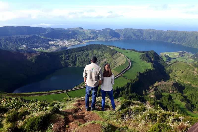 Billet São Miguel Ouest : excursion d'une journée en van avec déjeuner