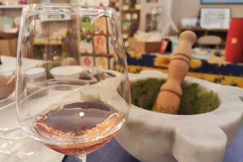 Billet Gênes : dégustation de vin avec pesto et focaccia près de la maison de Christophe Colomb