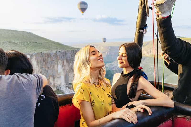 Billet Au départ d'Istanbul : Circuit de 3 jours en Cappadoce avec vol en montgolfière