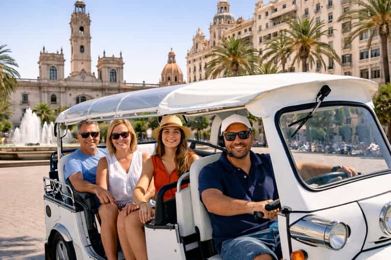 Billet Visite en Tuk Tuk du centre historique, des plages et de la Cité des Arts 2 heures