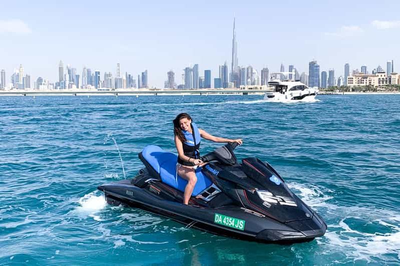 Billet Dubaï : Balade en jetski jusqu'à 2 personnes avec photos et rafraîchissements