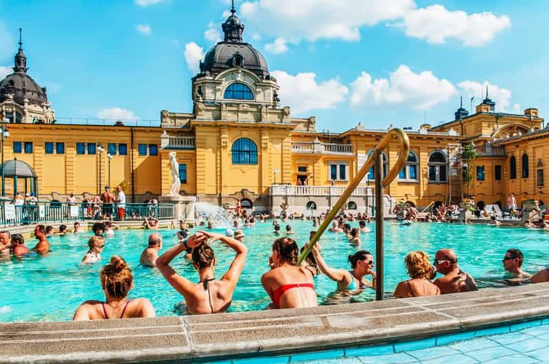 Billet Budapest : billet d'une journée pour le spa Széchenyi avec surclassements en option
