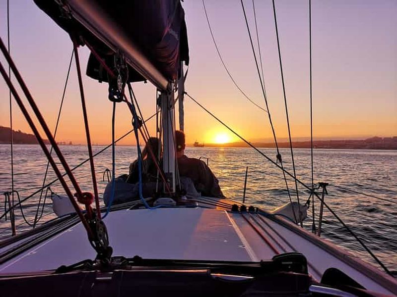 Billet Agadir : Tour en bateau privé au coucher du soleil avec dîner léger.