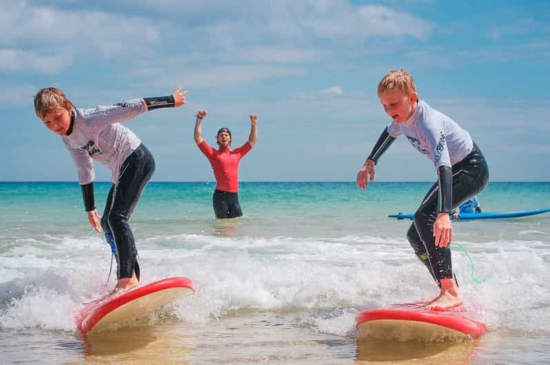 Billet Fuerteventura : Cours de surf pour enfants et familles