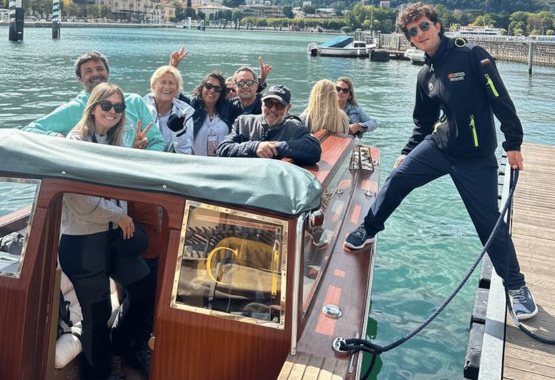 Billet Expérience en bateau à Côme • Visite en bateau partagée avec boisson chaude