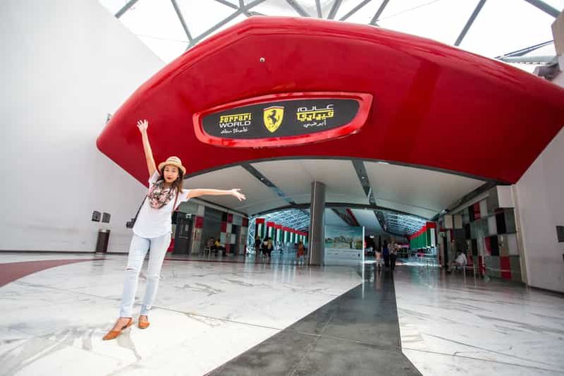 Billet Au départ de Dubaï : Excursion d'une journée à Abu Dhabi avec billet pour le Ferrari World